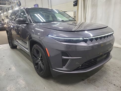 Used 2024 Jeep Wagoneer Launch Edition image 2