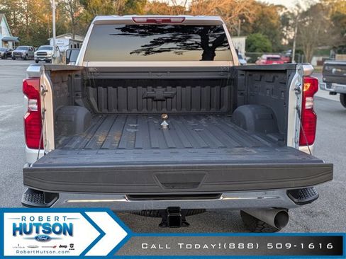 Used 2023 Chevrolet Silverado 2500 LT image 12