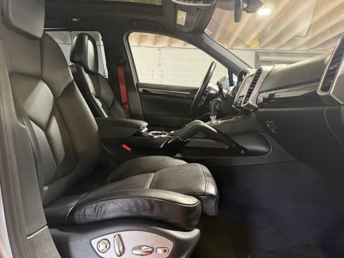 Used 2018 Porsche Cayenne S AWD/4WD image 10