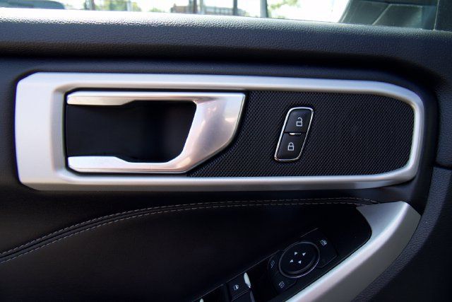 Used 2022 Ford Explorer XLT w/ Equipment Group 202A AWD/4WD image 15