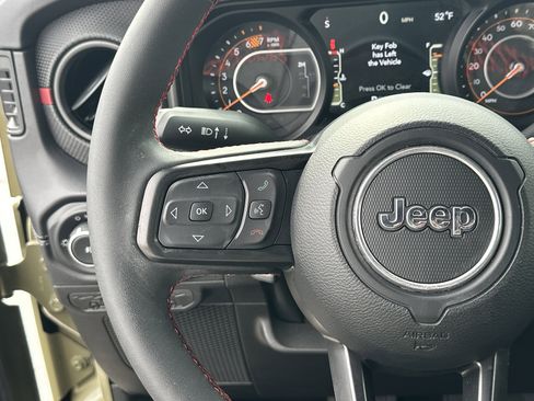 Used 2025 Jeep Wrangler Unlimited Rubicon image 28