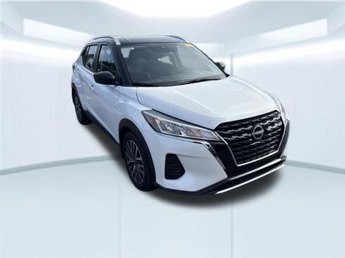 Used 2023 Nissan Kicks SV FWD image 4