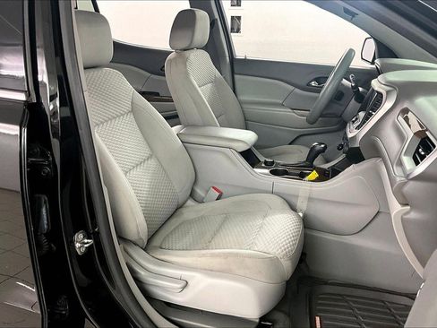 Used 2017 GMC Acadia SLE image 30