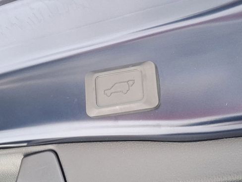 Used 2023 Toyota RAV4 XLE Premium image 28