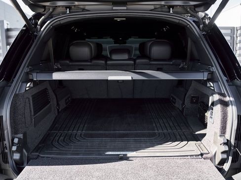 Used 2025 Land Rover Range Rover Long Wheelbase Autobiography image 15