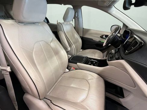 Used 2021 Chrysler Pacifica Limited w/ Premium & Safety Sphere Group AWD/4WD image 9