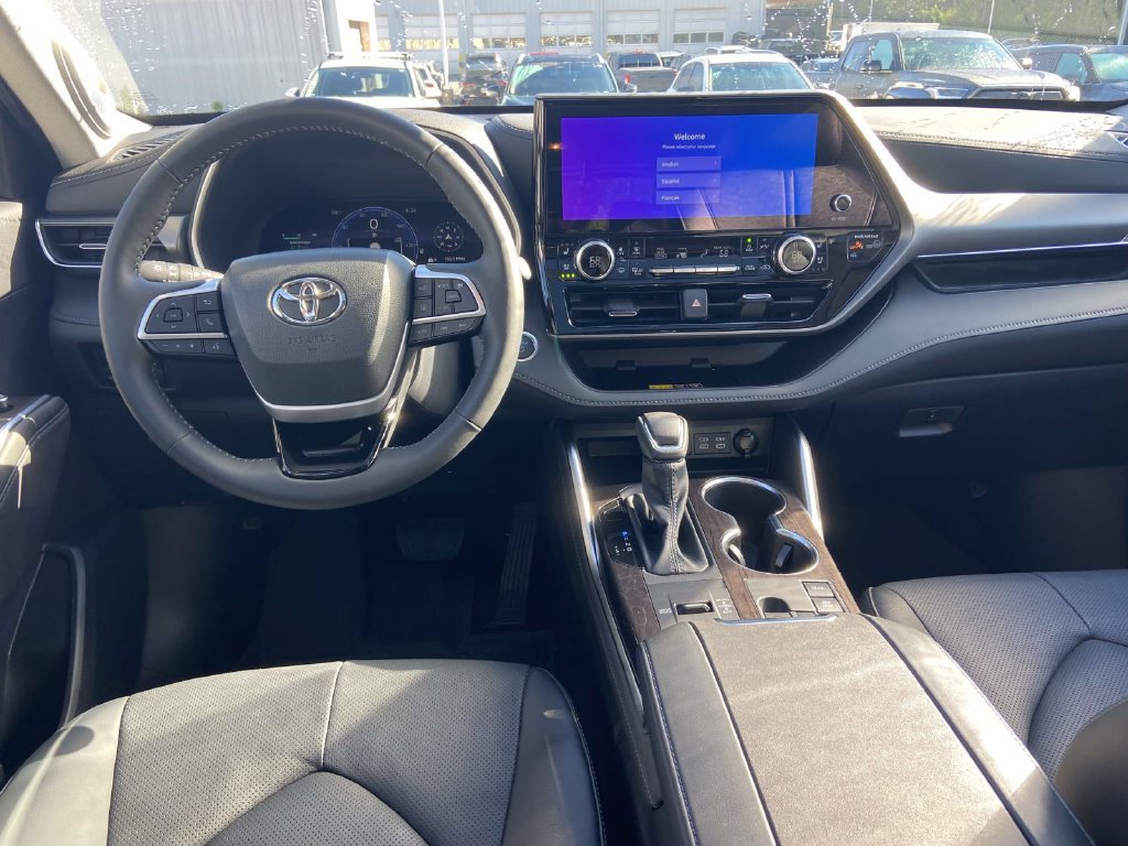 Used 2026 Toyota Highlander Limited AWD/4WD image 10