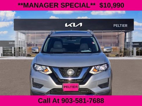Used 2018 Nissan Rogue SV w/ Sun & Sound Touring Package image 2