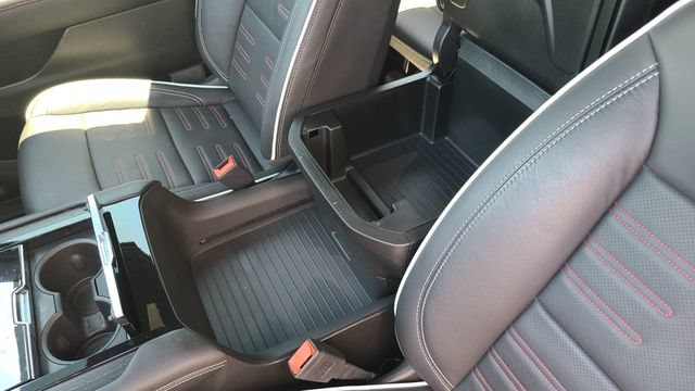 Certified 2025 GMC Yukon AT4 Ultimate AWD/4WD image 16