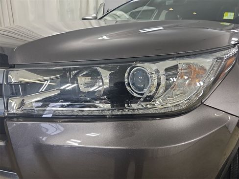 Used 2019 Toyota Highlander Limited image 37