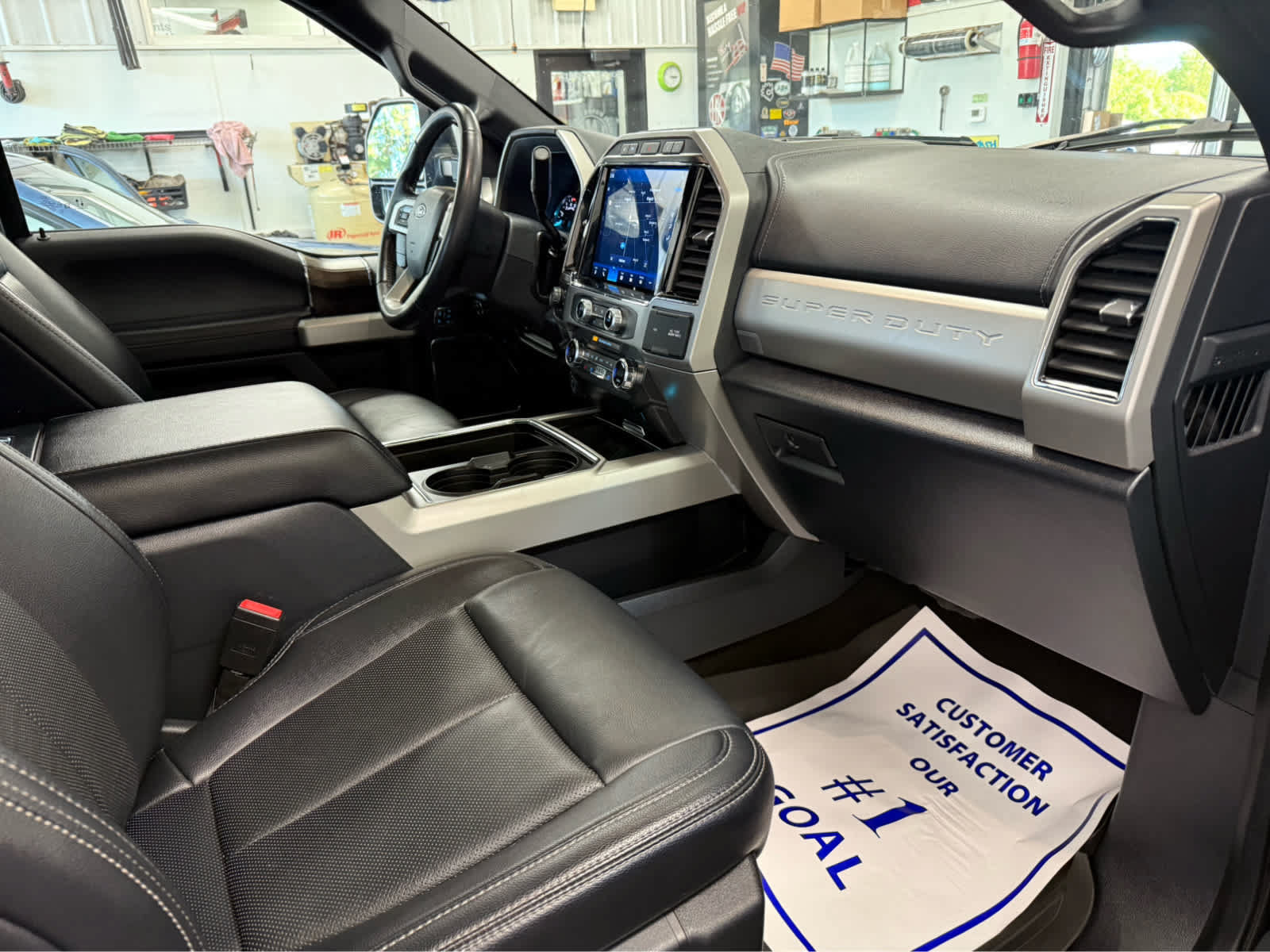 Used 2022 Ford F250 Lariat w/ Lariat Ultimate Package AWD/4WD image 30