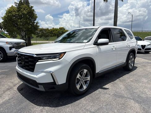 Used 2025 Honda Pilot EX-L image 14