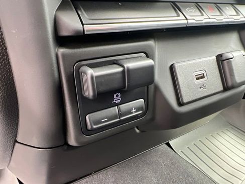 Used 2020 Chevrolet Silverado 1500 Custom w/ Custom Value Package AWD/4WD image 18