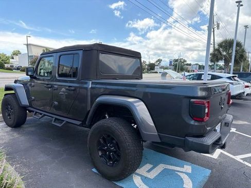 Used 2021 Jeep Gladiator Sport AWD/4WD image 2