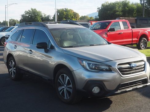 Used 2018 Subaru Outback 2.5i Limited image 3