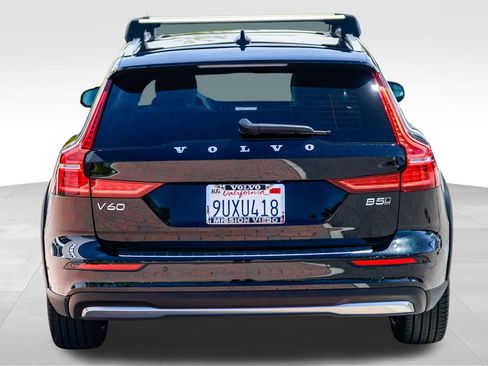 Used 2025 Volvo V60 B5 Cross Country Ultra w/ Protection Package Premier AWD/4WD image 7