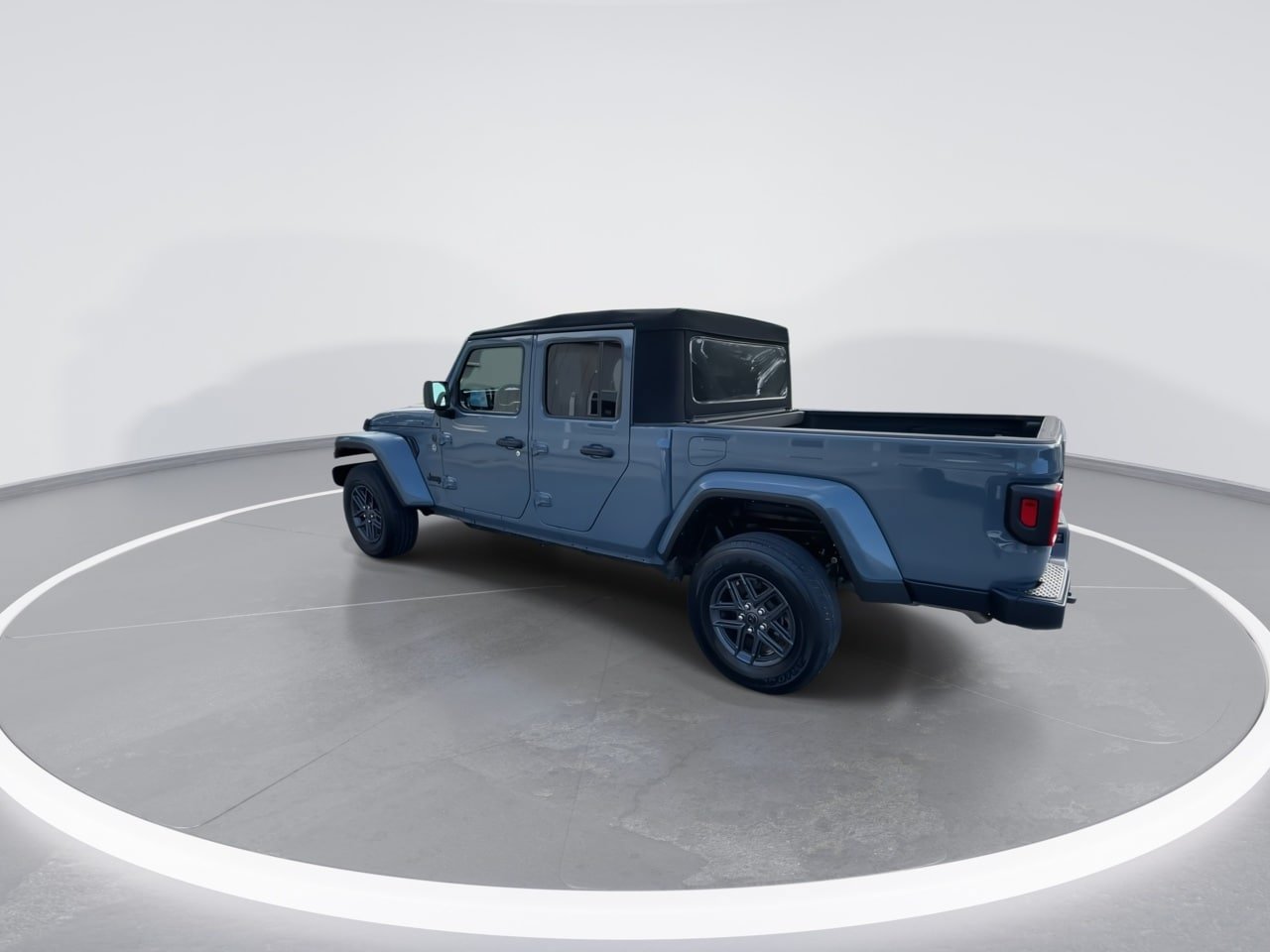 Used 2024 Jeep Gladiator Sport AWD/4WD image 13