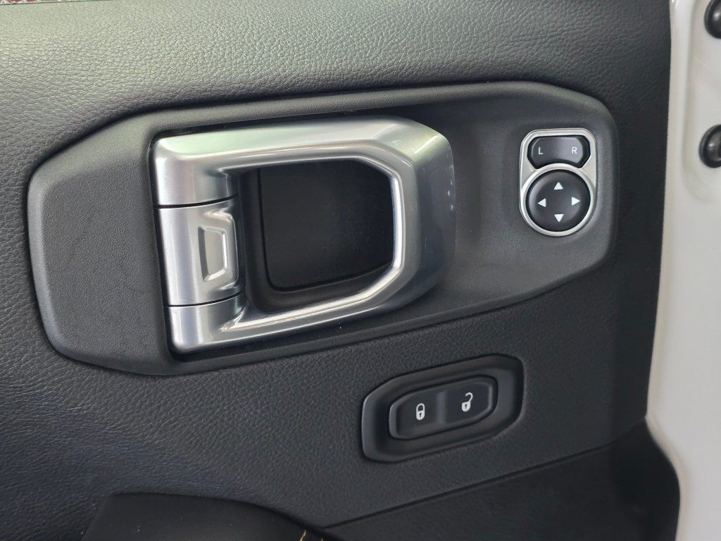 Used 2025 Jeep Wrangler Unlimited Sahara AWD/4WD image 19