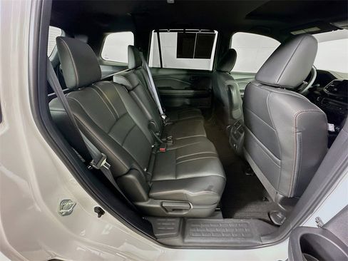 Used 2022 Honda Passport TrailSport image 11