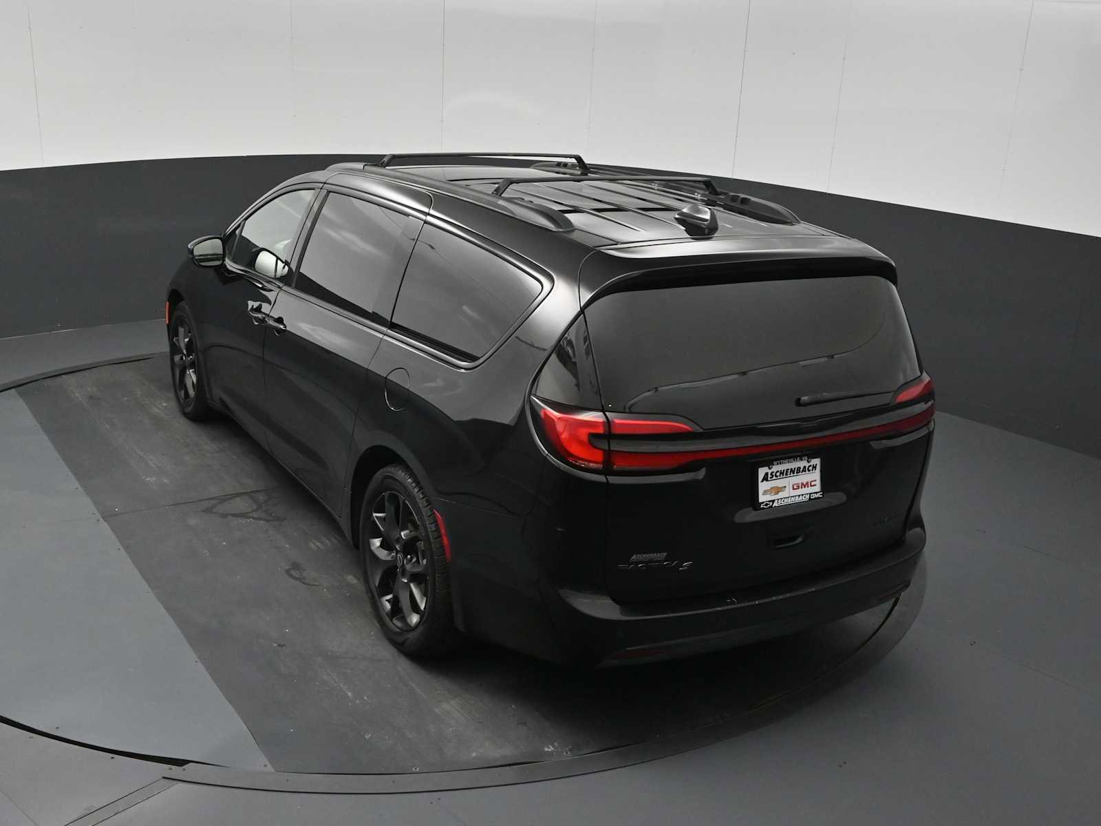 Used 2025 Chrysler Pacifica Limited FWD image 14