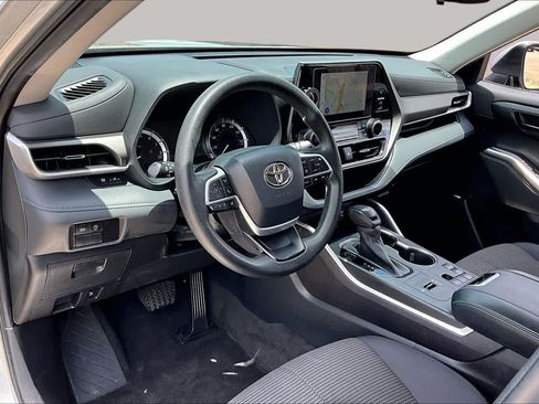 Used 2023 Toyota Highlander L FWD image 16
