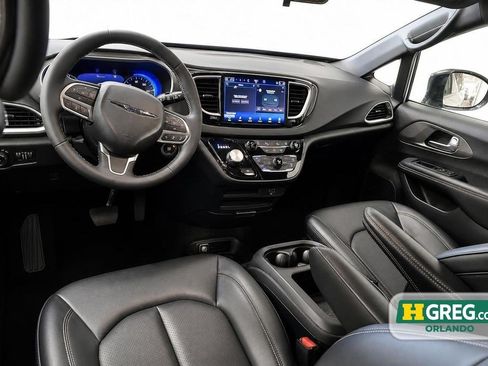 Used 2026 Chrysler Voyager LX FWD image 11