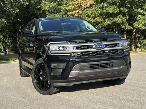 Used 2023 Ford Expedition Max XL image 4