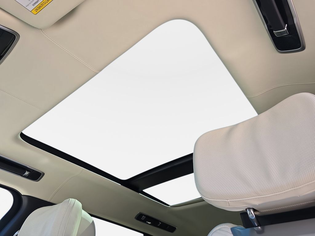 New 2025 Land Rover Range Rover SV AWD/4WD image 30