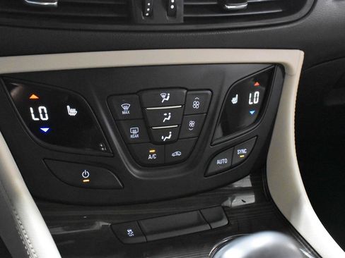 Used 2020 Buick Envision Preferred AWD/4WD image 19