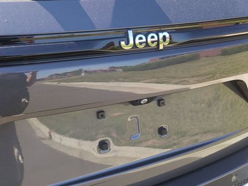 Used 2022 Jeep Grand Cherokee Overland w/ Adv Protech Group III AWD/4WD image 22