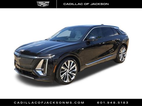 Certified 2024 Cadillac Lyriq Luxury AWD/4WD image 2