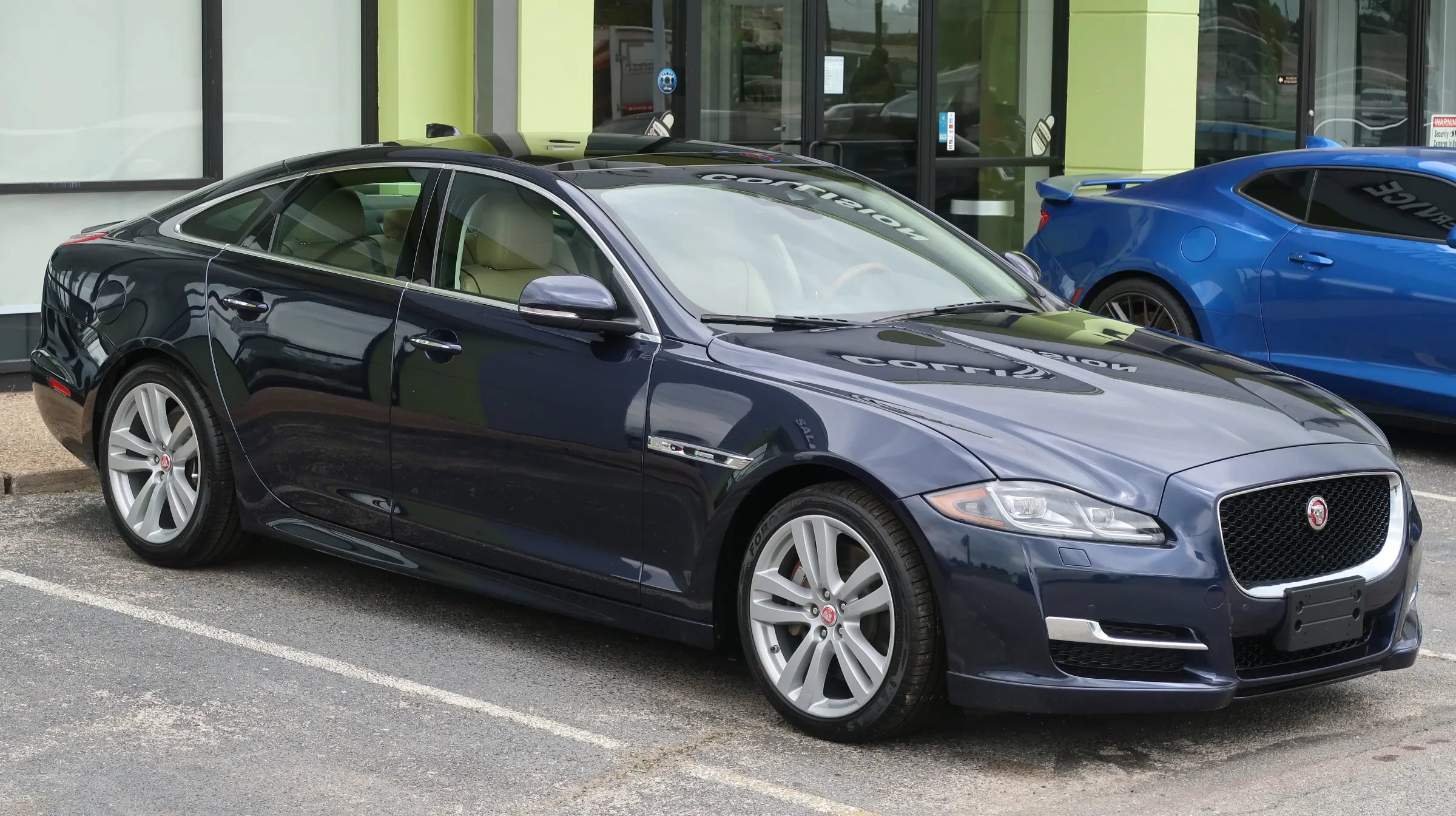 Used 2019 Jaguar XJ R-Sport RWD image 5