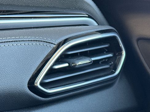 Used 2023 Chevrolet Bolt EUV LT w/ Comfort Package image 27