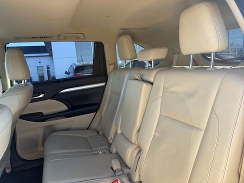 Used 2015 Toyota Highlander XLE image 30