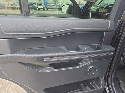 Used 2023 Ford Expedition XLT image 28