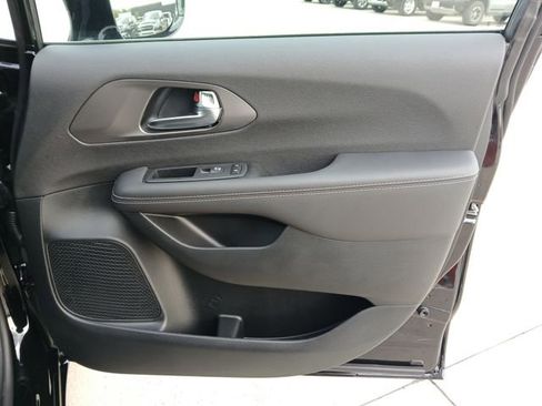 New 2026 Chrysler Pacifica Select AWD/4WD image 15
