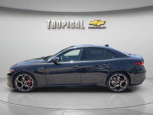 Used 2023 Alfa Romeo Giulia Veloce RWD image 2