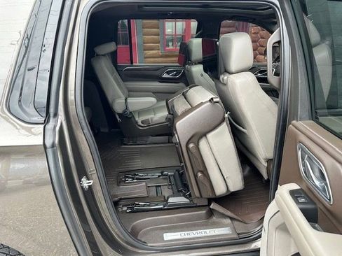 Used 2021 Chevrolet Suburban Z71 w/ Z71 Signature Package AWD/4WD image 28