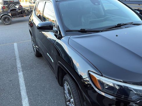 Used 2022 Jeep Compass Limited w/ Elite Group image 11