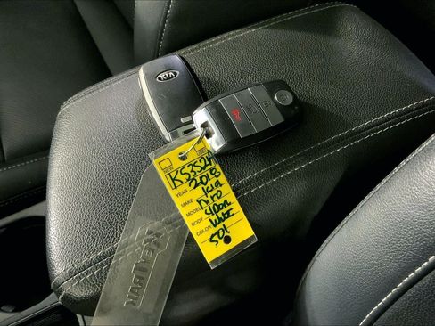 Used 2018 Kia Niro Touring FWD image 10