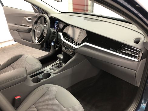 Certified 2022 Kia Niro LX image 13