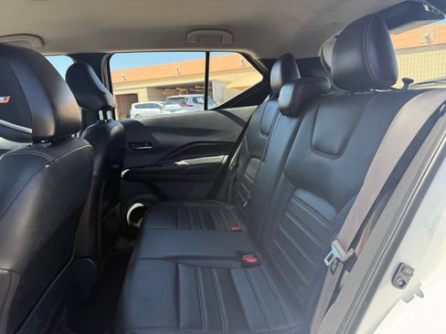 Used 2018 Nissan Kicks SR w/ Premium Package FWD image 9