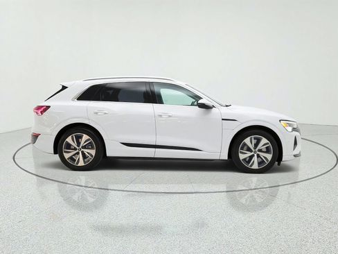 Used 2024 Audi Q8 e-tron Premium Plus AWD/4WD image 4