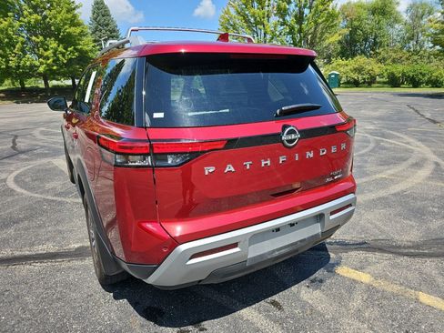 Used 2024 Nissan Pathfinder SL AWD/4WD image 3