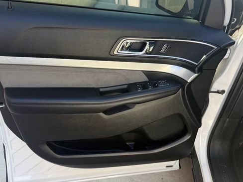 Used 2017 Ford Explorer XLT w/ Equipment Group 202A AWD/4WD image 14
