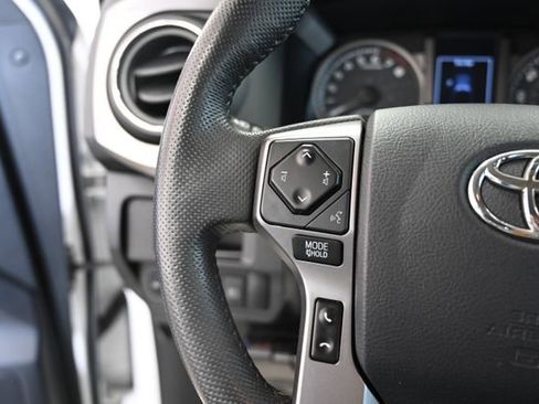 Used 2019 Toyota Tacoma SR5 AWD/4WD image 23
