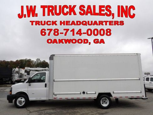 Used 2021 GMC Savana 3500 Extended w/ Power Convenience Package image 2