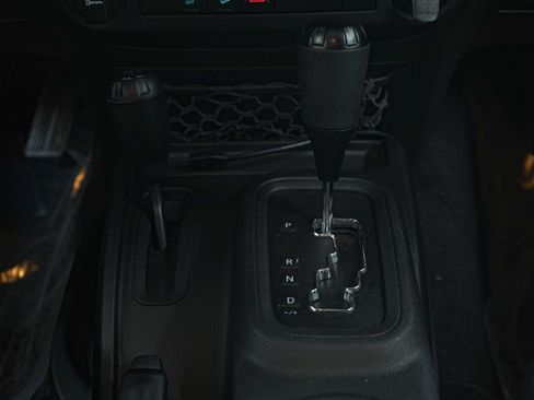 Used 2013 Jeep Wrangler Unlimited Sport image 19