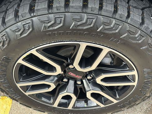 Certified 2025 GMC Sierra 1500 AT4 w/ AT4 Premium Package AWD/4WD image 13