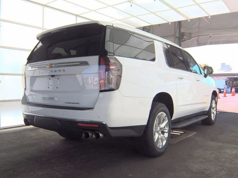 Used 2023 Chevrolet Suburban Premier image 2
